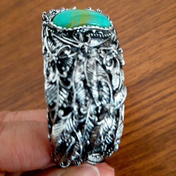 NEW Intricate Silver Bracelet with Turquoise Accent - Picture 3 of 6